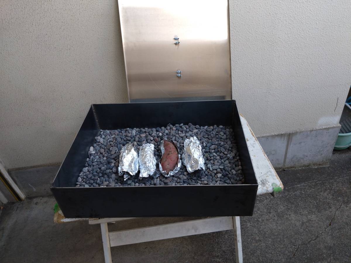 いろいろ調理可能な 丈夫な鉄板かま 焼きいも 焼リンゴ 焼き いろいろ調理可能な 丈夫な鉄板かま 焼きいも 焼リンゴ 焼き