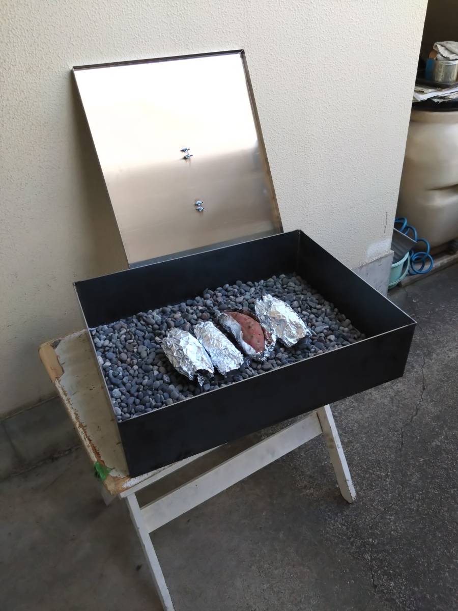 いろいろ調理可能な 丈夫な鉄板かま 焼きいも 焼リンゴ 焼き いろいろ調理可能な 丈夫な鉄板かま 焼きいも 焼リンゴ 焼き