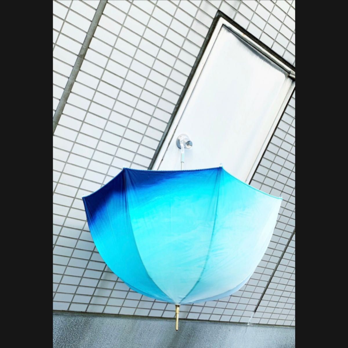 見えないものを見ようとして見上げた夜空のアンブレラ hazama ha_za_ma
