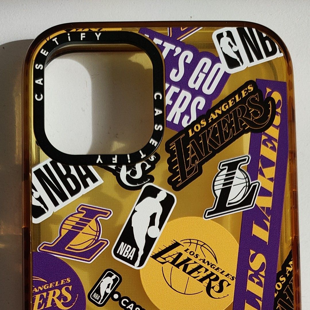 【中古美品】iPhone12ProMax用スマホケース　バスケ　LAKERS　レイカーズ　NBAデザイン　黄×紫　