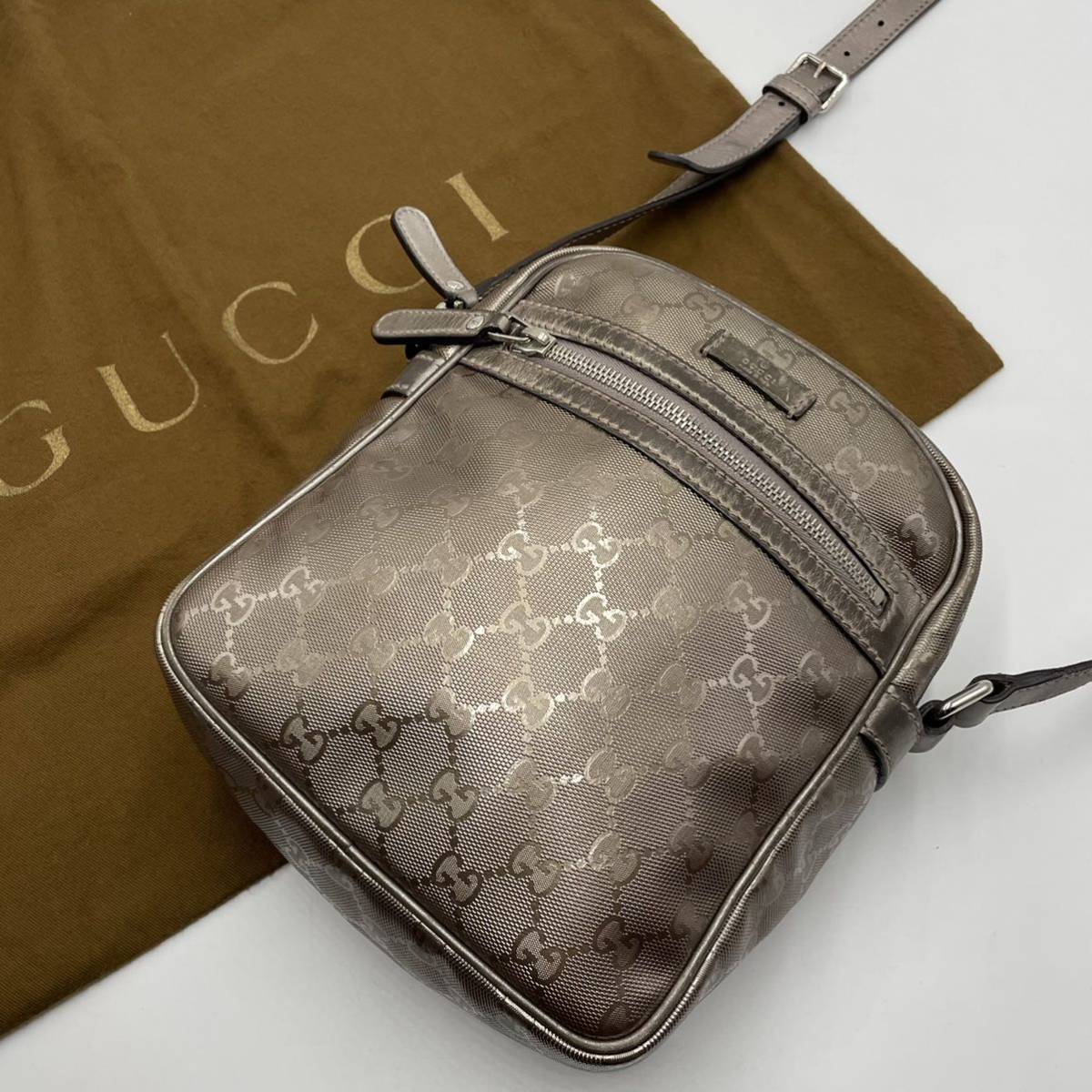 グッチ GUCCI GGインプリメ ショルダーバック ブラウン系 斜め掛け メンズ ビジネス ボディバッグ メッセンジャーバッグ クロスボディ GG柄