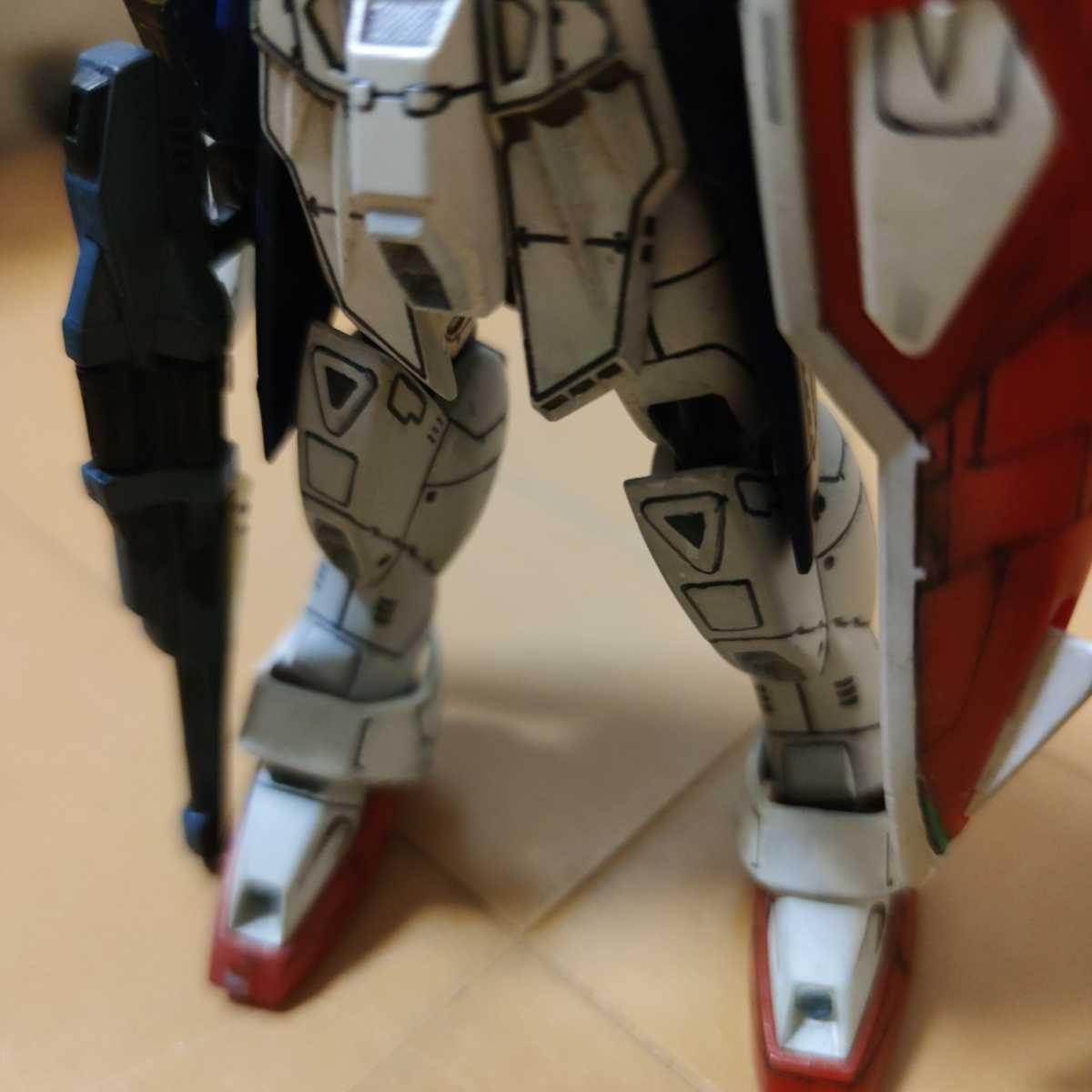 機動戦士ガンダム 1/144 XXXG-01W ウィングガンダム 完成品_画像3