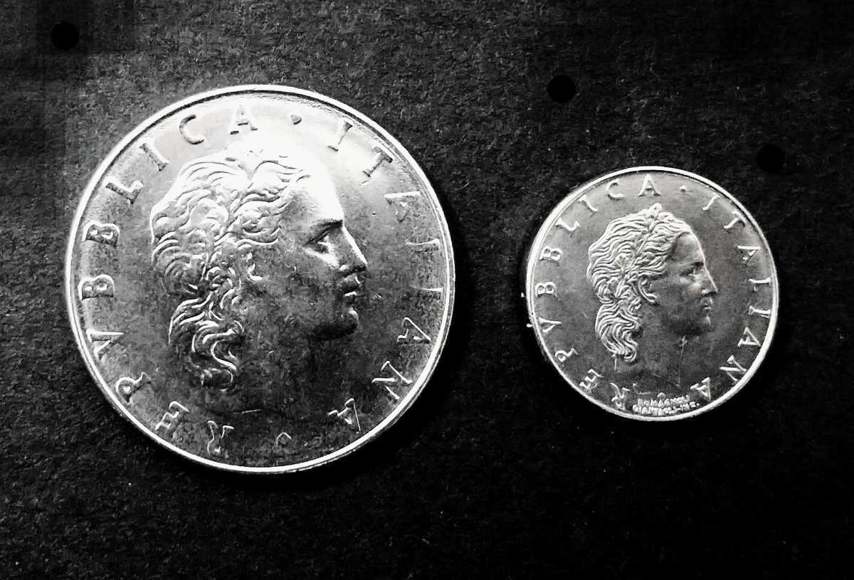 W□C 世界のコイン ＜イタリア＞【旧50リラ硬貨２種セット】1978年1992