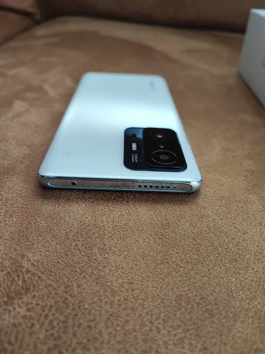 中古【美品】Xiaomi 11T Pro 8GB/128GB ムーンライトホワイト【国内版