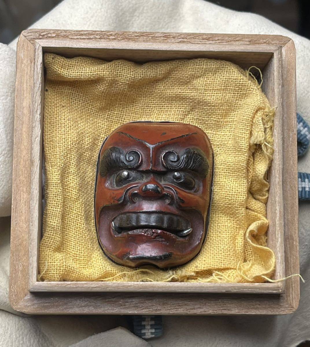 ヤフオク! - 江戸時代 赤鬼 鬼面 銀 根付 細密 彫刻 合布 箱付 金...