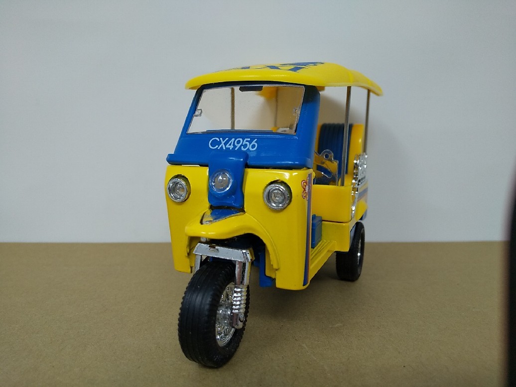 ■ SUNNY SIDE SS5251Wサニーサイド Classic Tricycle イエロー×ブルー トゥクトゥク タイ三輪タクシー プルバックミニカー_画像2