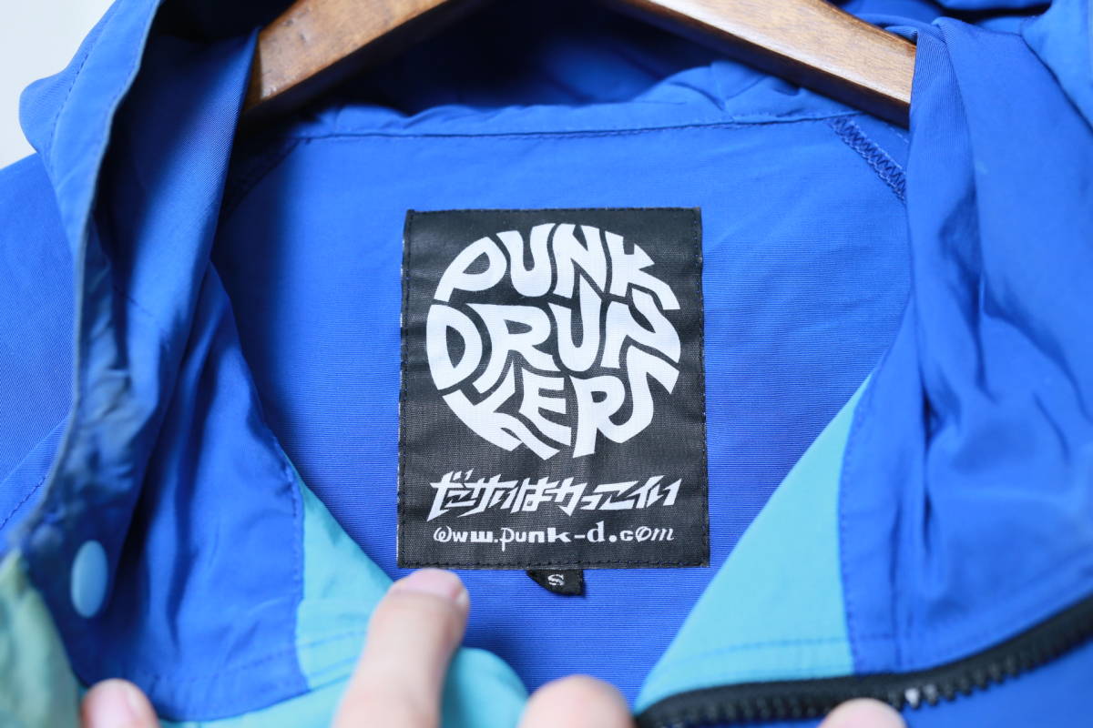 ★PUNK DRUNKERS パンクドランカーズ パタゴニアパロディ 薄手マウンテンパーカー　　古着ユーズド男性メンズS青ブルージャケット上着_画像3