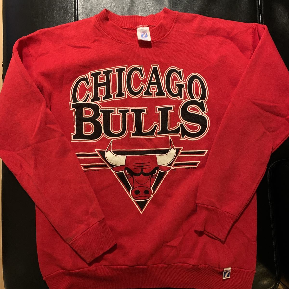 90s【LOGO7】シカゴ ブルス スウェットUSA製 ビンテージNBA CHICAGO BULLS Size Lトレーナー 赤 1990 ジョーダン