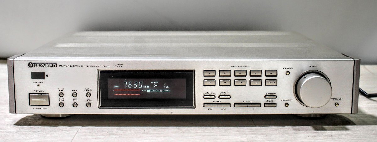 Pioneer F-777 パイオニア DDDタイプIV搭載 FM/AMシンセサイザーチューナー 幅440x高さ86x奥行334mm 4A661の画像1