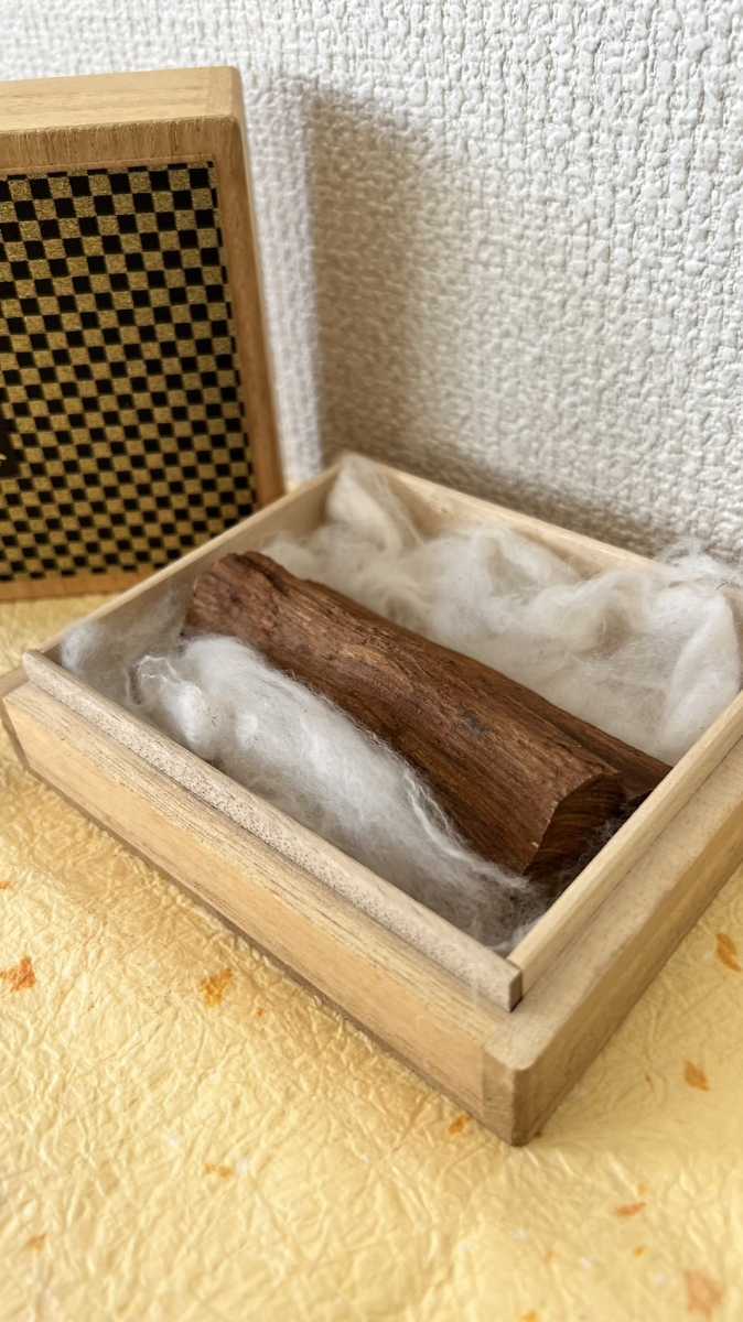 未使用品】 天然の沈香木 fromサウジアラビア 250g 天然の沈香木 箱