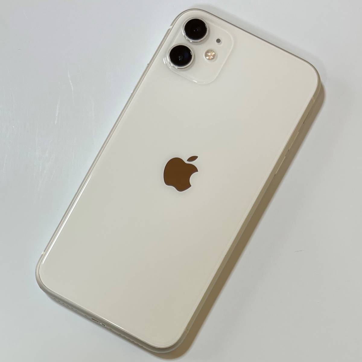 ヤフオク! - SIMフリー iPhone 11 ホワイト 64GB MW