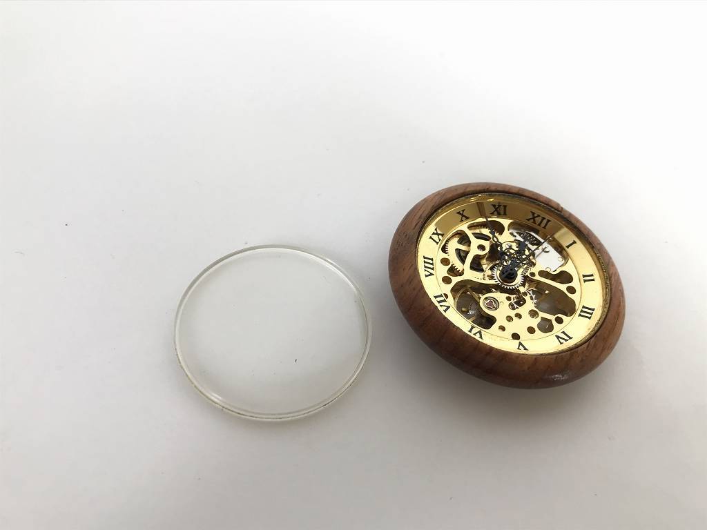 1円 ジャンク品 機械式 ウッド ゴールド色 懐中時計 AQ514の画像2