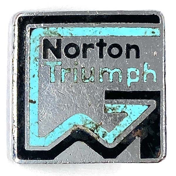 ノートン/トライアンフ ピンバッジ シルバー/スカイブルー/ブラック Norton Triumph Pin Silver/Sky Blue/Black 英車 バイク バイカー_画像1