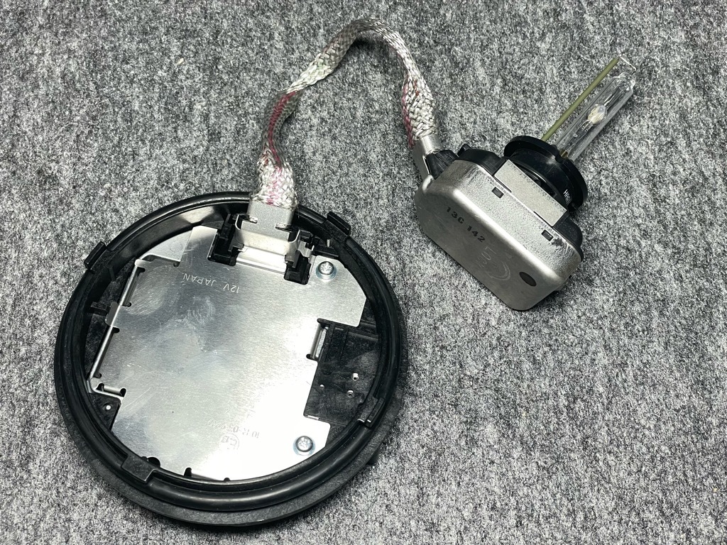 (3013)送料無料! クラウン AWS210 左 ヘッドライト HID バラスト 81107-60F10 85967-45010 点灯確認済