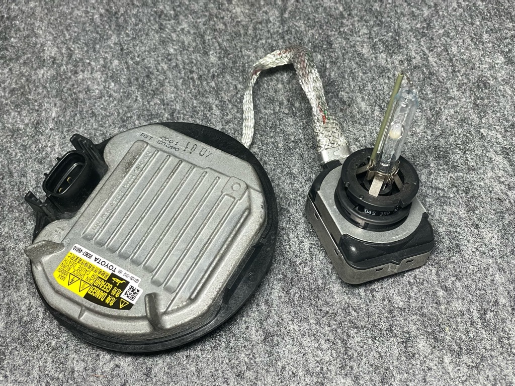 (3013)送料無料! クラウン AWS210 左 ヘッドライト HID バラスト 81107-60F10 85967-45010 点灯確認済