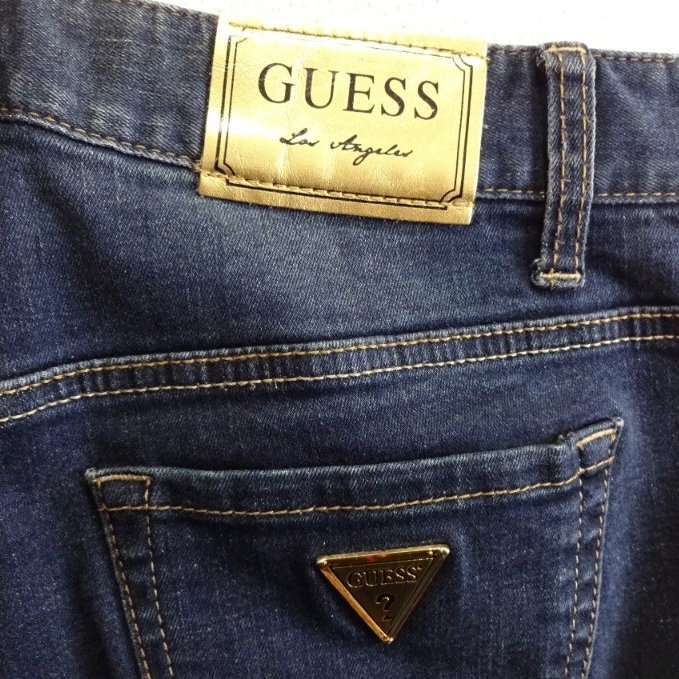 即決★ 送料無★ GUESS　スリムテーパードデニム　W76cm　強ストレッチ　藍青　ゲス　F578