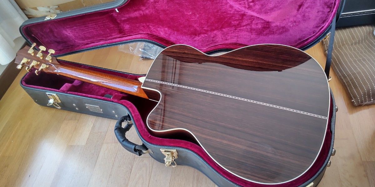 SWITCH Custom Guitars OM-70C 6