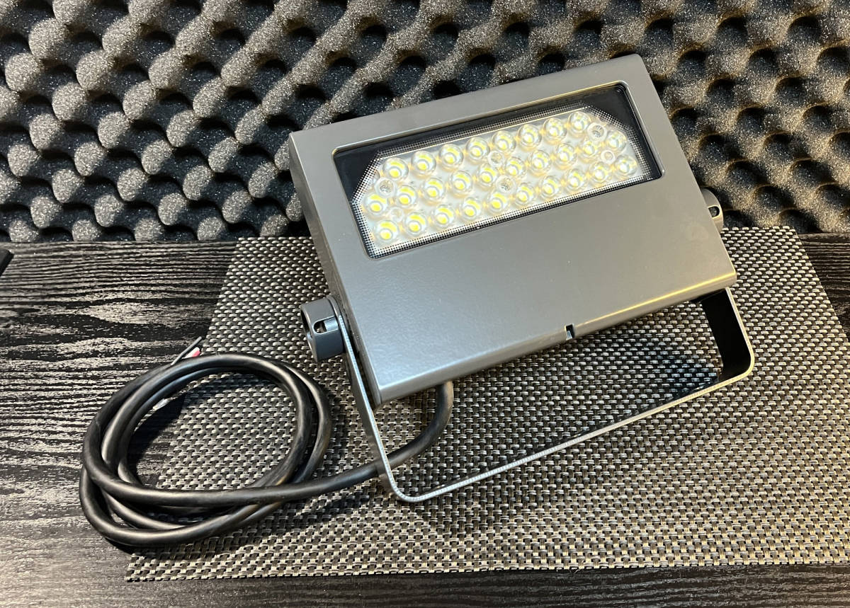 東芝ライテック LEDS-06909NW-LS9 LED小形投光器 200W形水銀ランプ/100W形メタルハライドランプ器具相当 6000lm
