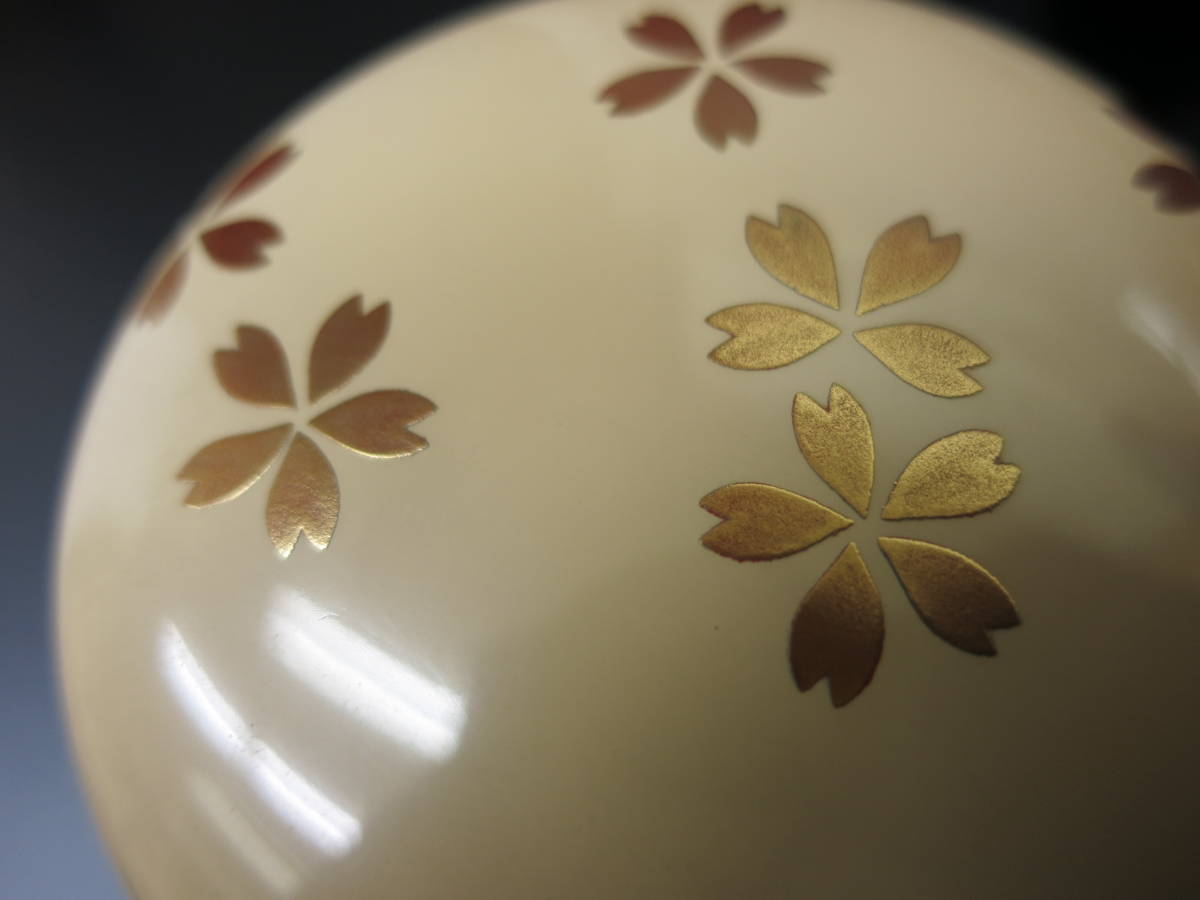 ■伝統工芸士製作■　made in KYOTO 【未使用展示品】白漆中棗　蒔絵　「朱金桜散らし」　直径６.８cm　なつめ_画像8