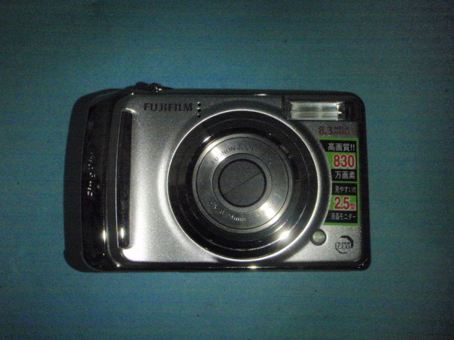 F002-03　FUJIFILM製デジカメ　FinePix A800
