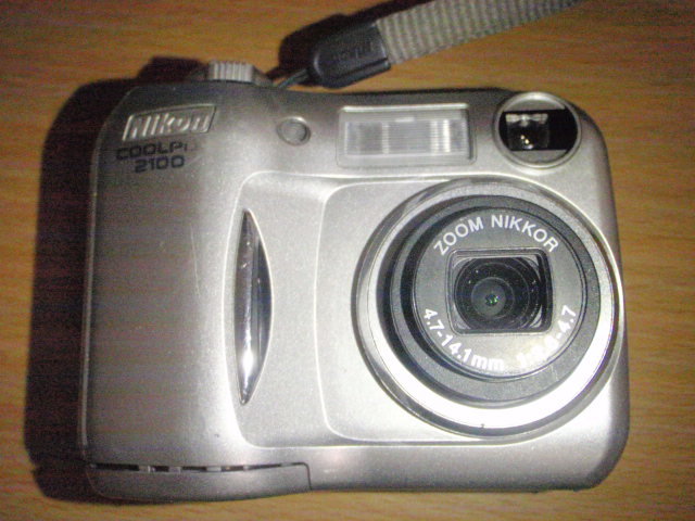 Camera-N-5 Nikon made digital camera COOLPIX 2100