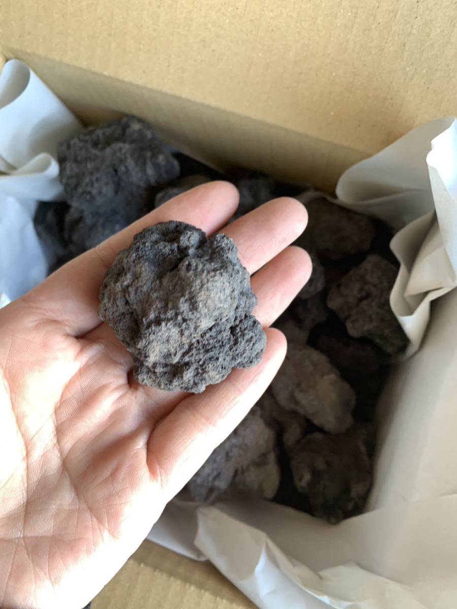 [ free shipping ] Mt Fuji . rock gravel 20-40.20 kilo black aquarium aquarium bottom floor bottom on cosmetics sand under bed gravel bottom stone terrarium 