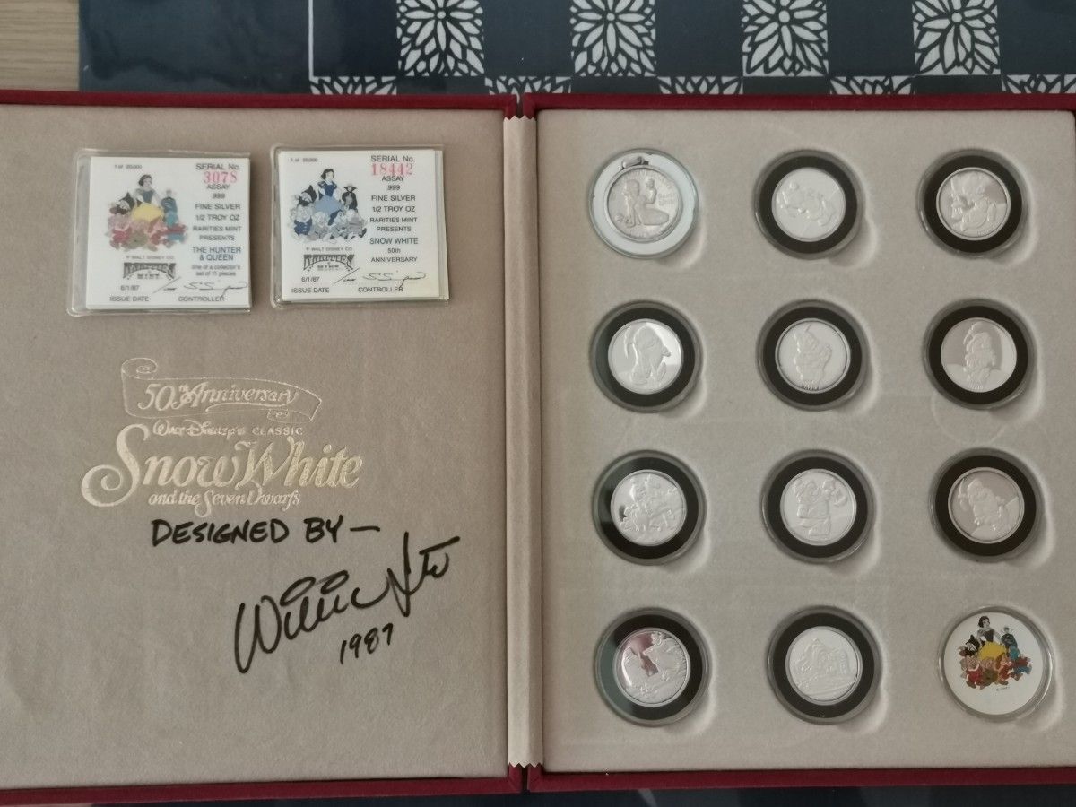 希少　ディズニー スノーホワイト白雪姫　50周年記念 silver999　純銀　シルバー 　1/2オンス 11枚　箱入りセット 　