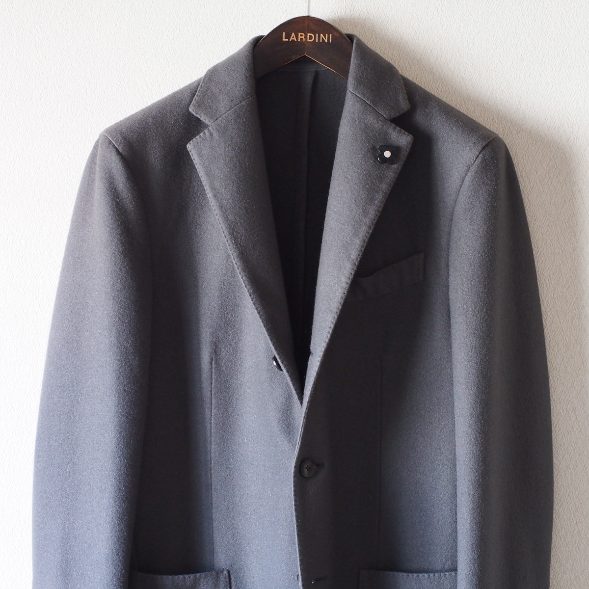 カシミヤ 100% 新品ブートニエール付 美品 新ロゴ 48 LARDINI Grey