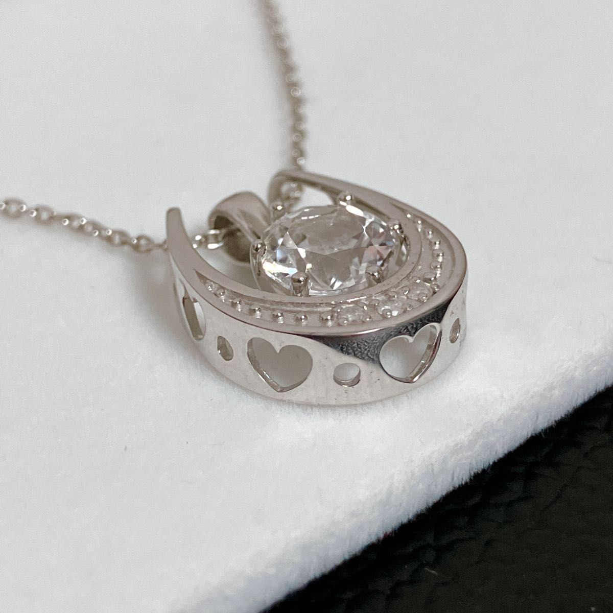タグ付きスワロフスキー ジェムストーンズ ホースシュークリスタルネックレスSwarovski gemstones