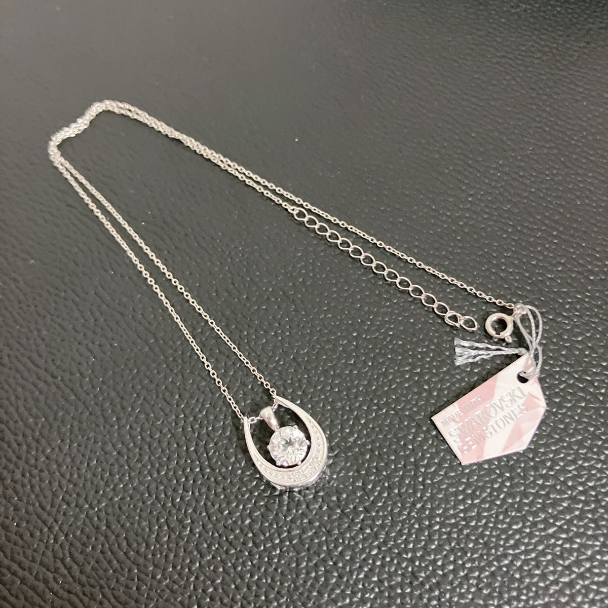 タグ付きスワロフスキー ジェムストーンズ ホースシュークリスタルネックレスSwarovski gemstones