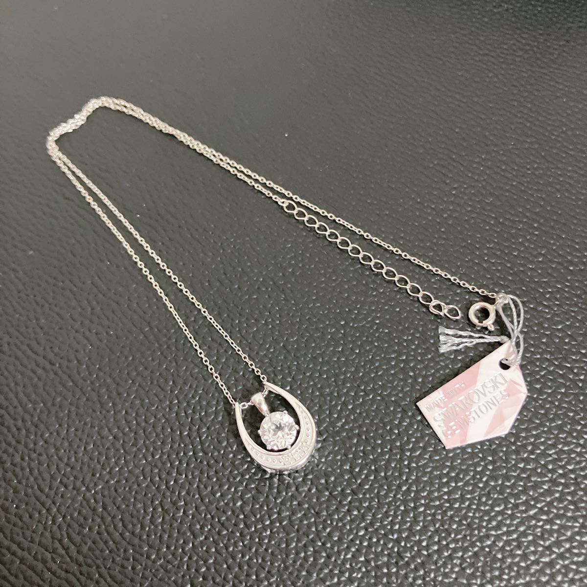 タグ付きスワロフスキー　ジェムストーンズ　ホースシュークリスタルネックレスSwarovski gemstones