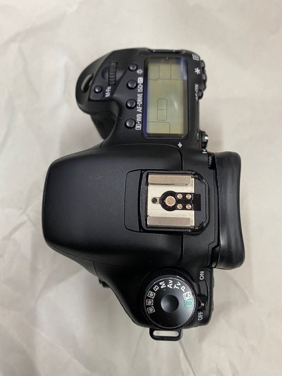 中古CanonキャノンEOS7D おまけ純正バッテリーグリップ+バッテリー3個