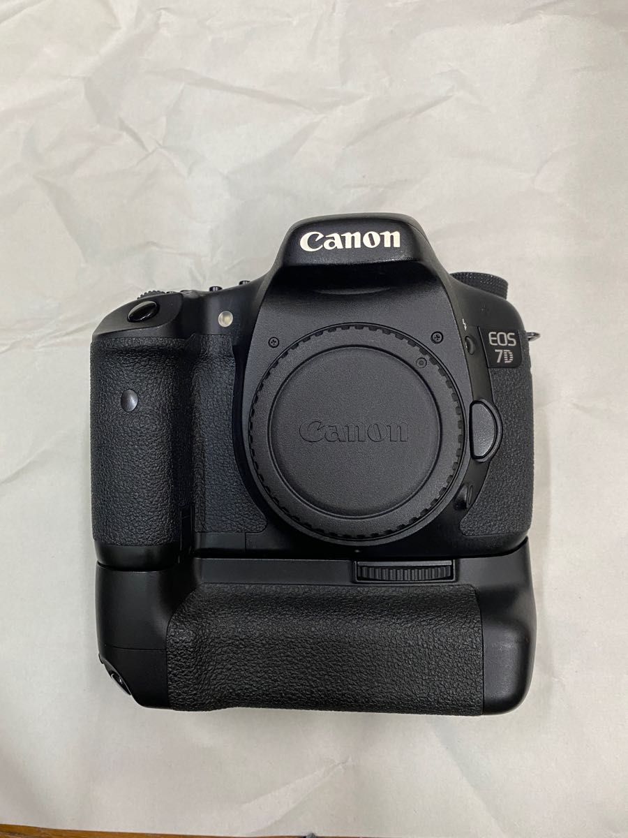 中古CanonキャノンEOS7D おまけ純正バッテリーグリップ+バッテリー3個