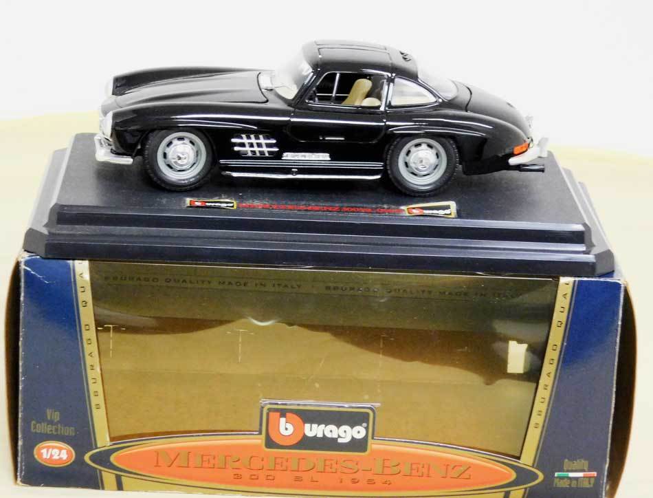 R0235 bburago Mercedes Benz plastic model used 