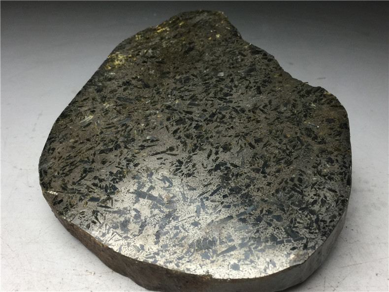 隕石・石鉄隕石・パラサイト隕石 セリコ隕石 磁石にくっつく コーティングあり 原石  重さ551ｇの画像4