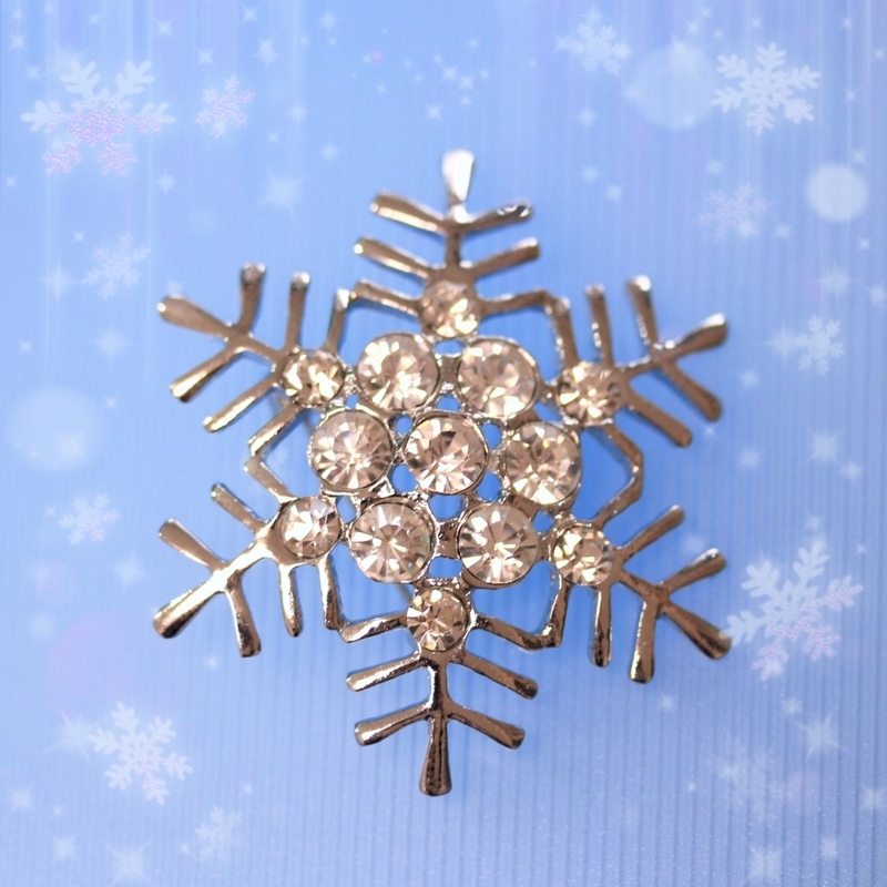 P6901/雪の結晶ブローチ 透明クリア 少し大きめラインストーン 人気の大きめスノーフレーク プレゼント、クリスマスギフトにも_画像2