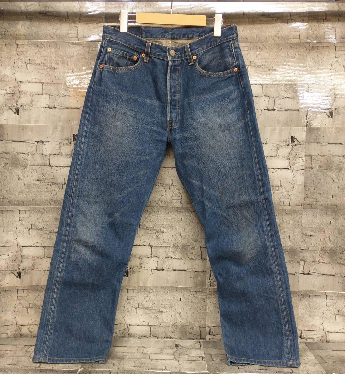 一部予約販売中】 USA製 Levi's 店舗受取可 サイズ表記w33 ボタン裏553