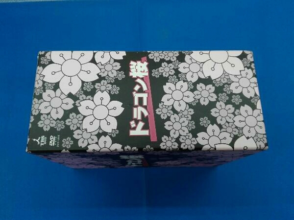 外箱に日焼けあります。ディスク6の読み取る側に少々キズがあります