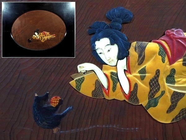 明治期/芝山細工/「猫と遊ぶ遊女」/飾額/象嵌細工/蒔絵/漆芸/芝山漆器/壁飾り/骨董/古美術/美術品/時代物