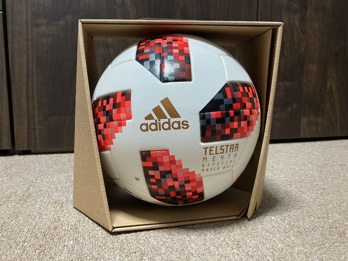 adidas サッカーボール 5号球 テルスター ロシア ワールドカップ の決勝トーナメント 試合球 です 部屋に飾ってました