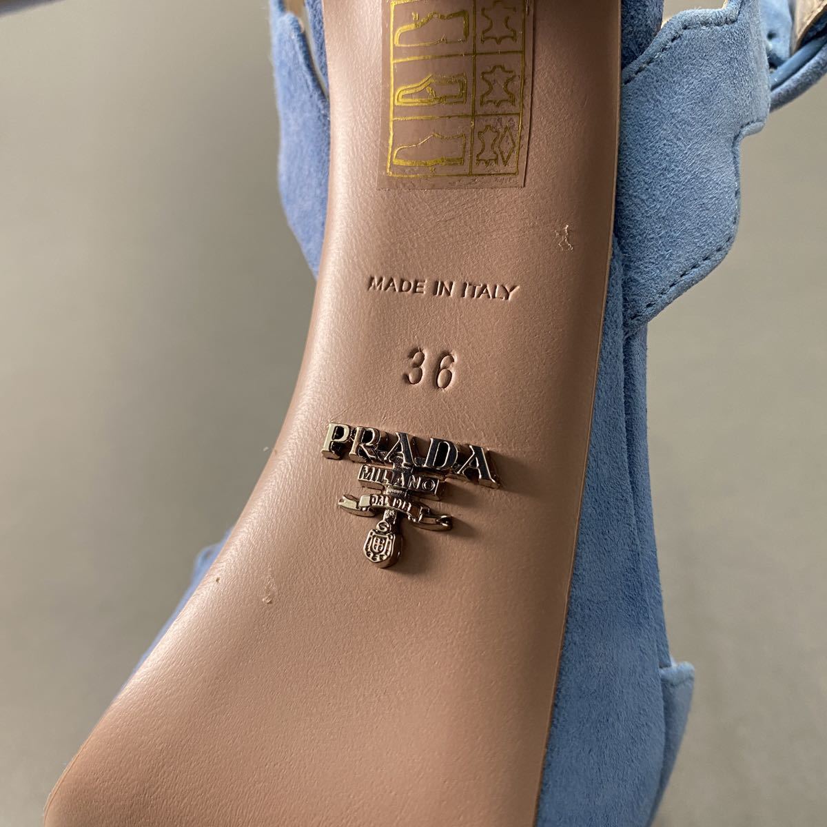 在庫有】 スウェードレザー プラダ PRADA 4ai23《美品》伊製