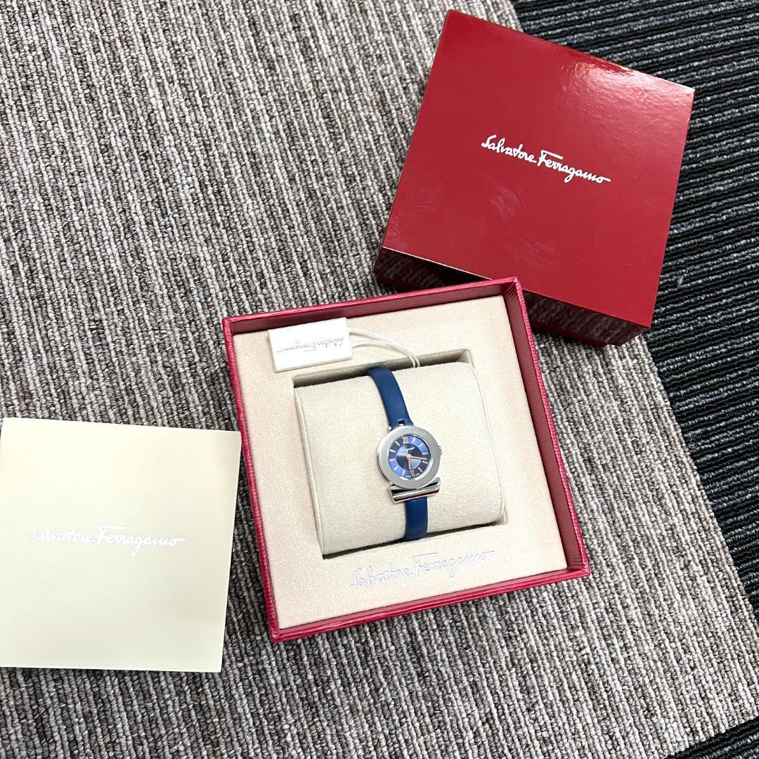 未使用品 Salvatore Ferragamo フェラガモ ブルー系 腕時計｜PayPayフリマ