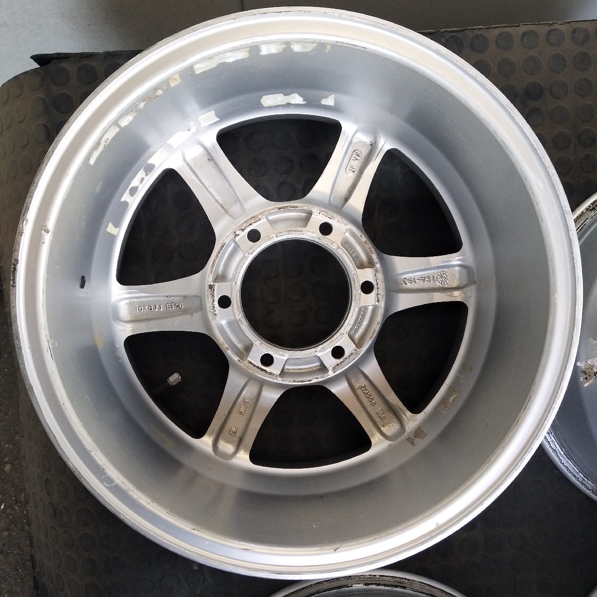 管理番号：Ｗ11-127【4本価格】【16×8J 6x139.7 ET+5 ハブ110】東京車輪 Break Rock・ランクル プラド等・店頭直接引取可能