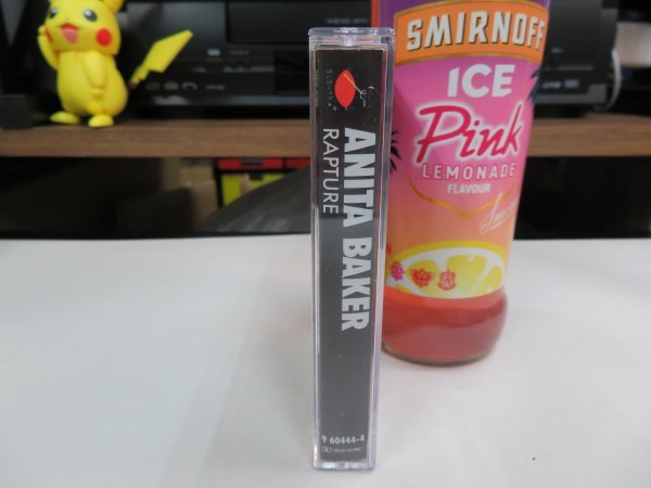 紫1● Cassette Tape（カセットテープ）● ELEKTRA(made in USA) ● Anita Baker（アニタ・ベイカー）「Rapture」の画像2