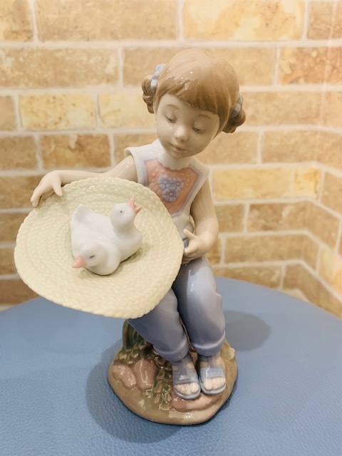 【美品】 リヤドロ（Lladro リアドロ 陶器人形 置物） 少女 アヒルとおしゃべり_画像1