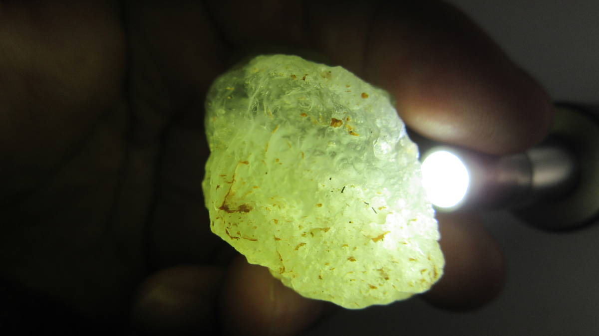 libi Anne glass raw ore 67.1glibi Anne desert glass libi Anne glass libi Anne desert glass impact glass natural stone Power Stone meteorite 