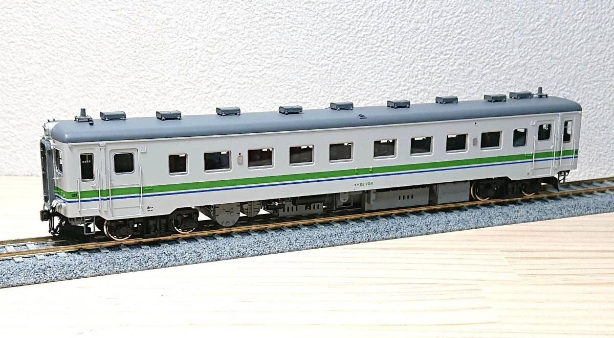 U-TRAINS キハ22-704 JR北海道色 完成品 16番 1/80 鉄道模型 | roma