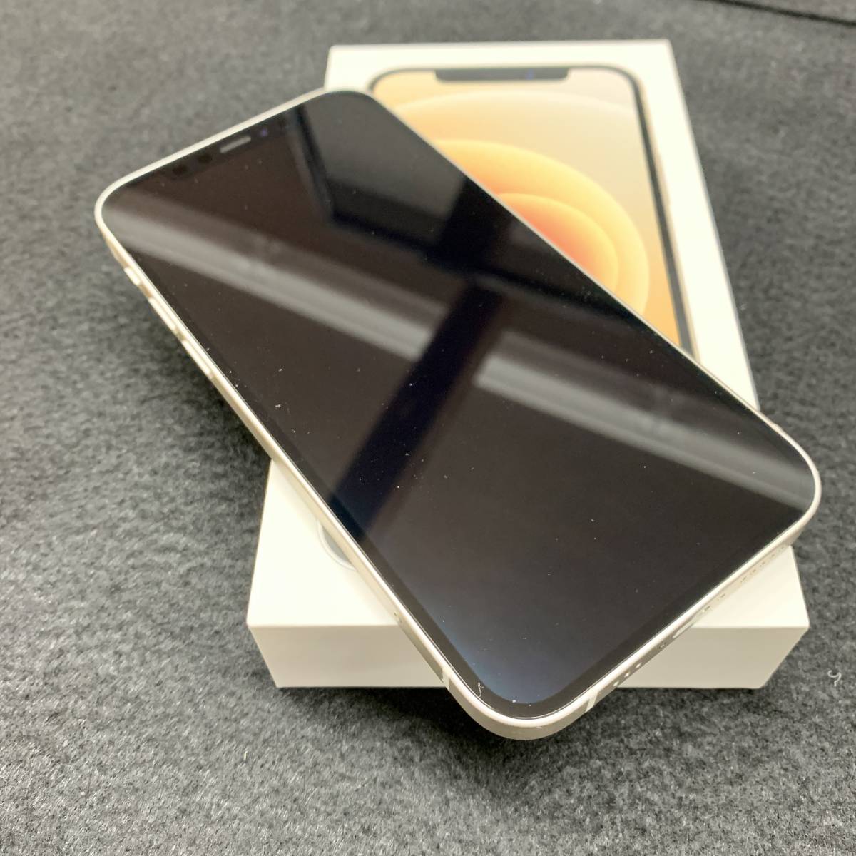 22-026 SIMフリー iPhone 12 美品<元箱 64GB White バッテリー88