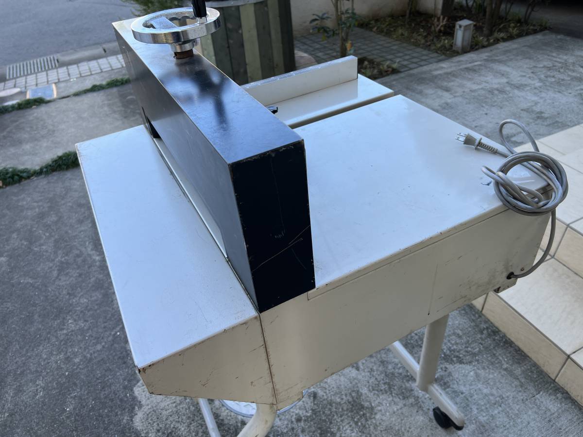 Yahoo!オークション - Lion ライオン事務機 電動断裁機 NO.713 Yahoo!オークション - Lion ライオン事務機 電動断裁機 NO.713