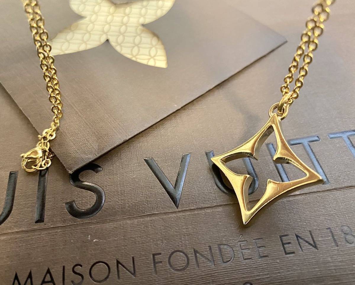 Louis Vuitton Idylle Blossom LV Pendant Necklace M00368 Golden